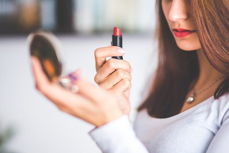 Read more about the article Organic Matte Lipstick Under Budget